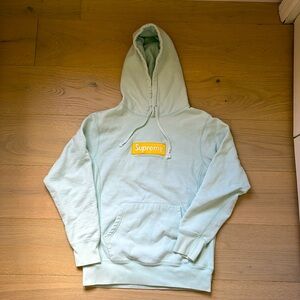 Supreme hoodie with box logo, men’s size small